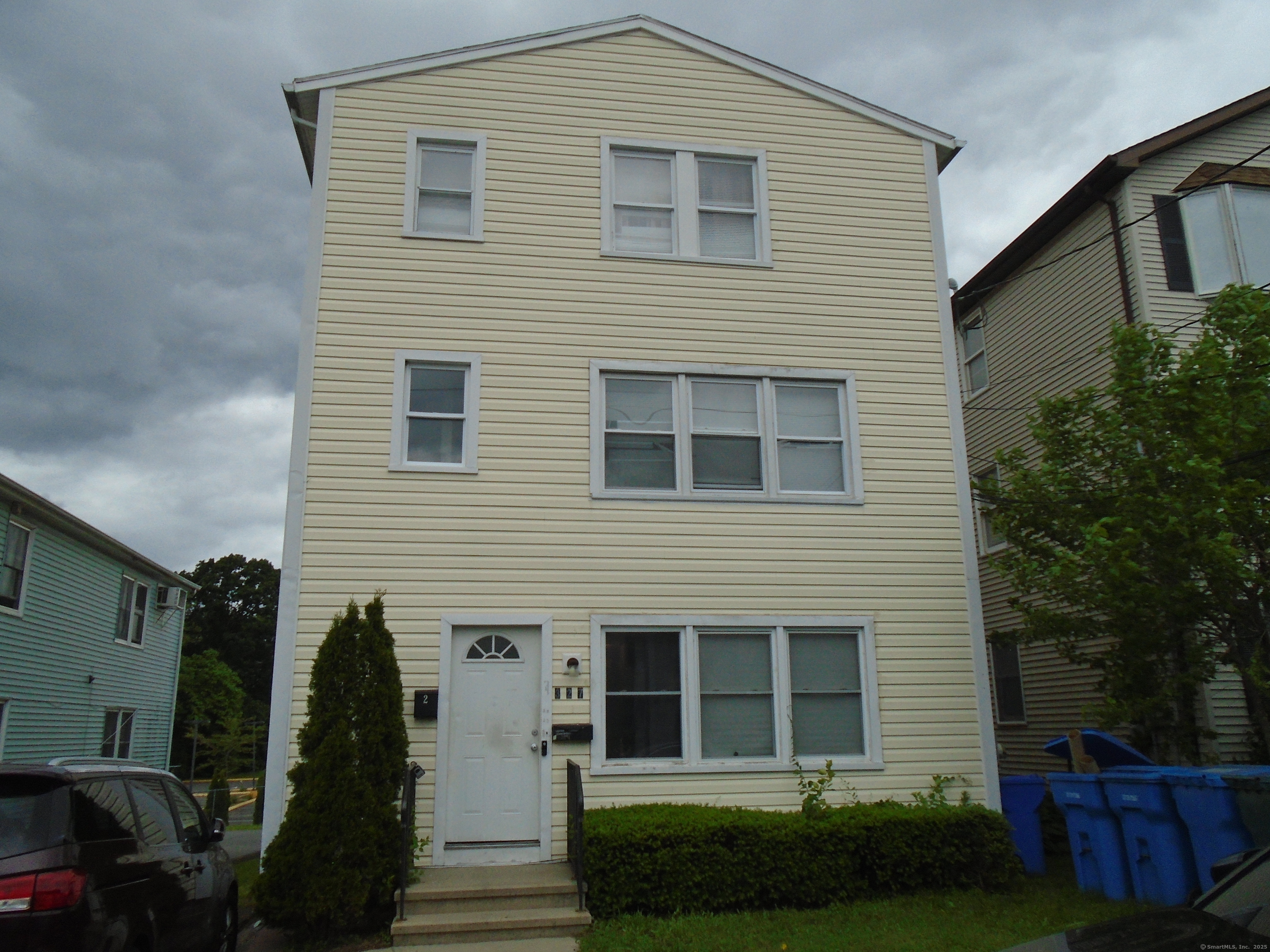 Property Photo: 327 Augur Street 2 CT 06517