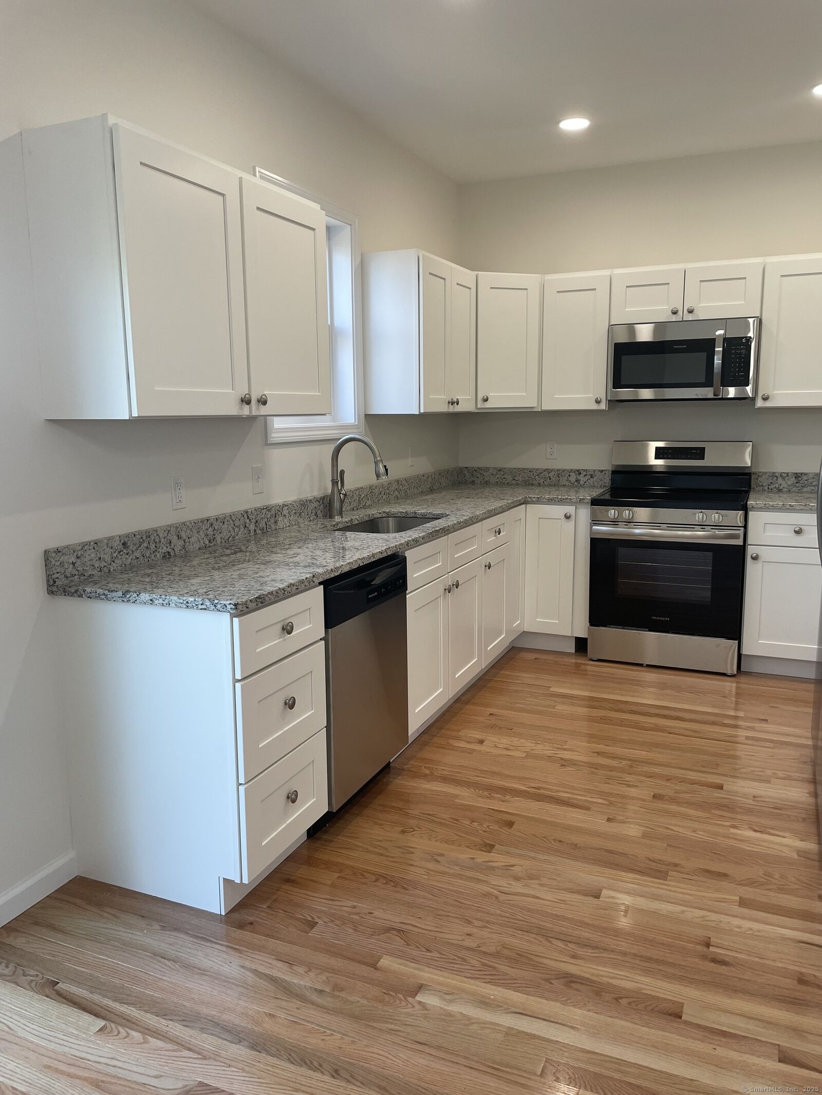 Property Photo:  455 R Sherman Avenue 3  CT 06518 