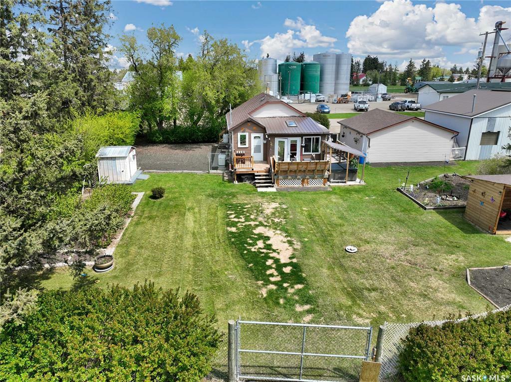 Property Photo: 124 South Railway Avenue SK S0G 0C0