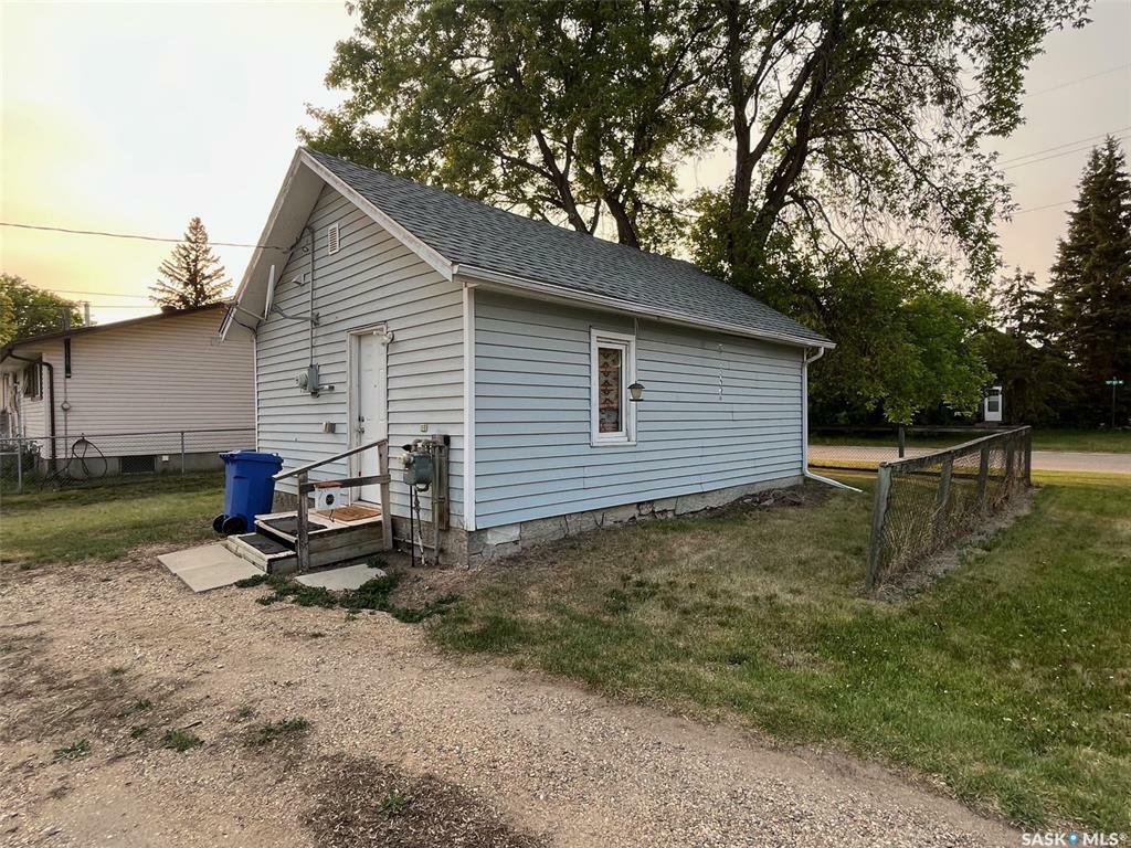 Property Photo: 1101 12th Street W SK S6V 3E3