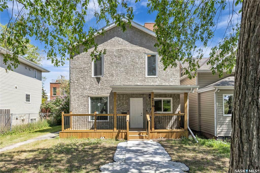 Property Photo: 210 E Avenue N SK S7L 1R7