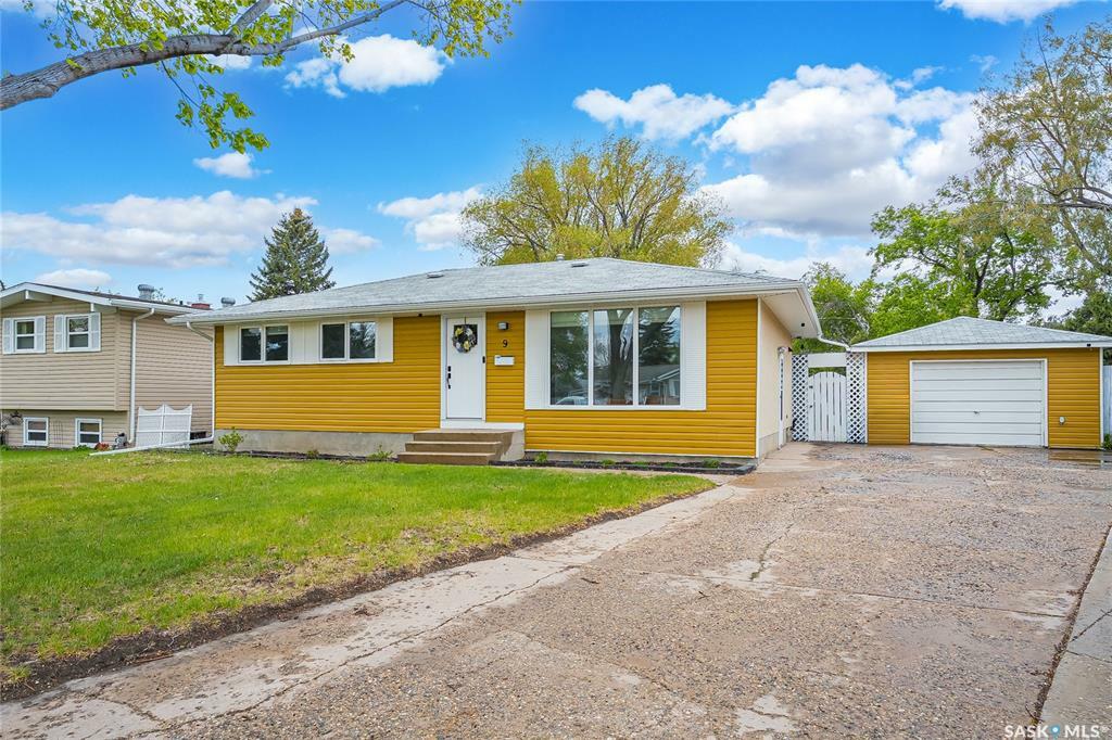 Property Photo: 9 Bow Court SK S7K 1H9