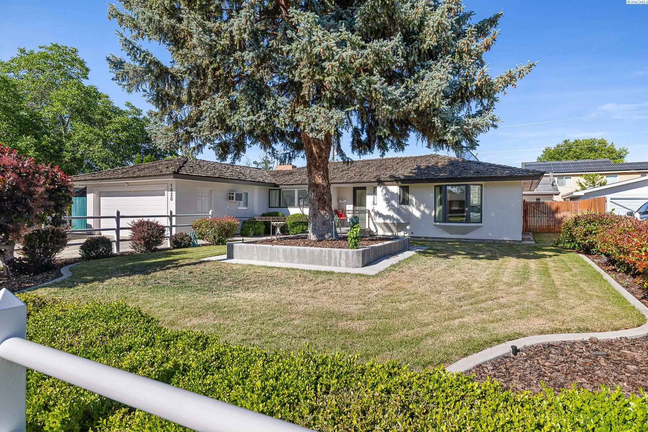 Property Photo: 1620 Goethals Dr WA 99352