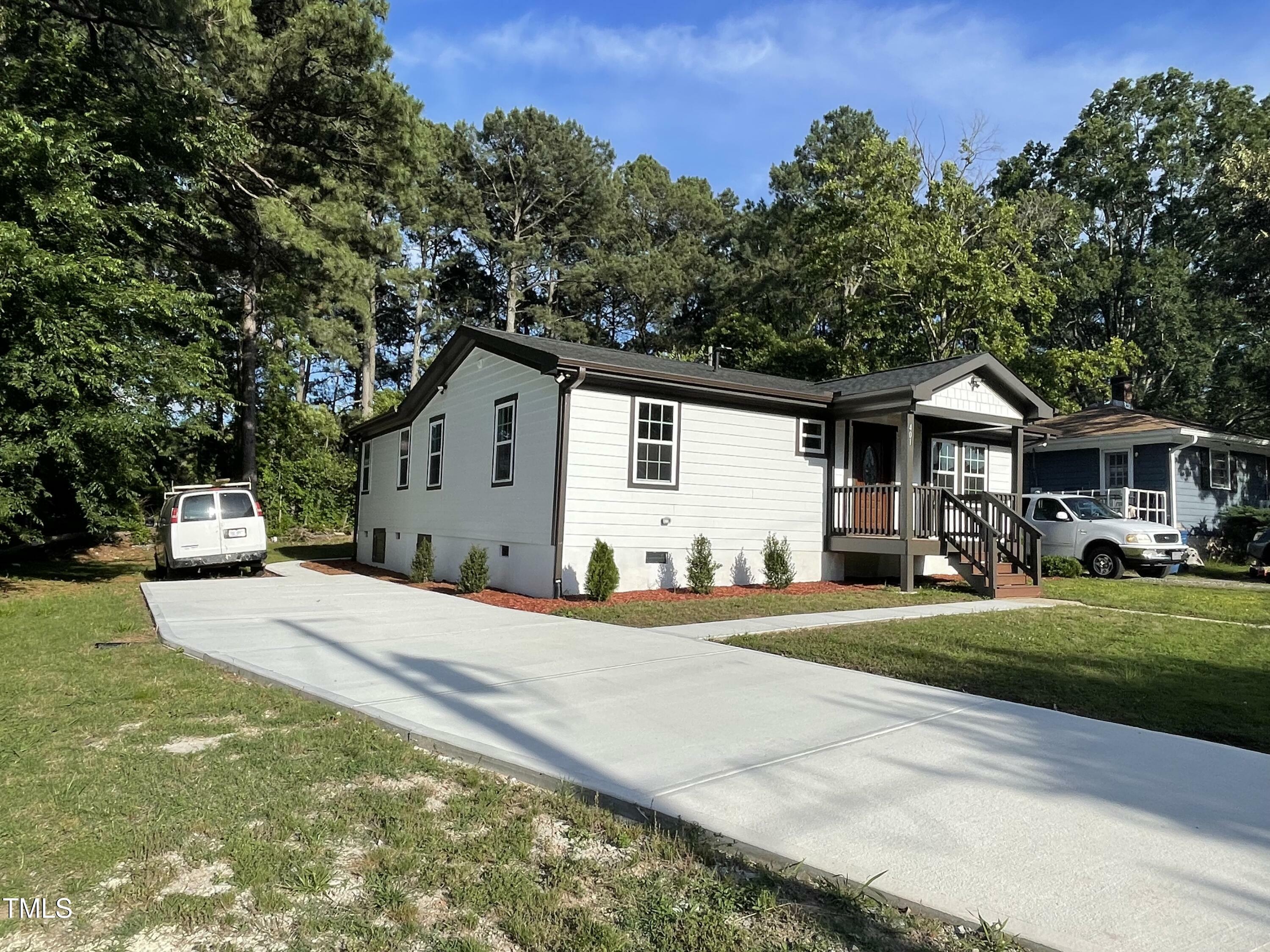 Property Photo: 401 Commonwealth Street NC 27703