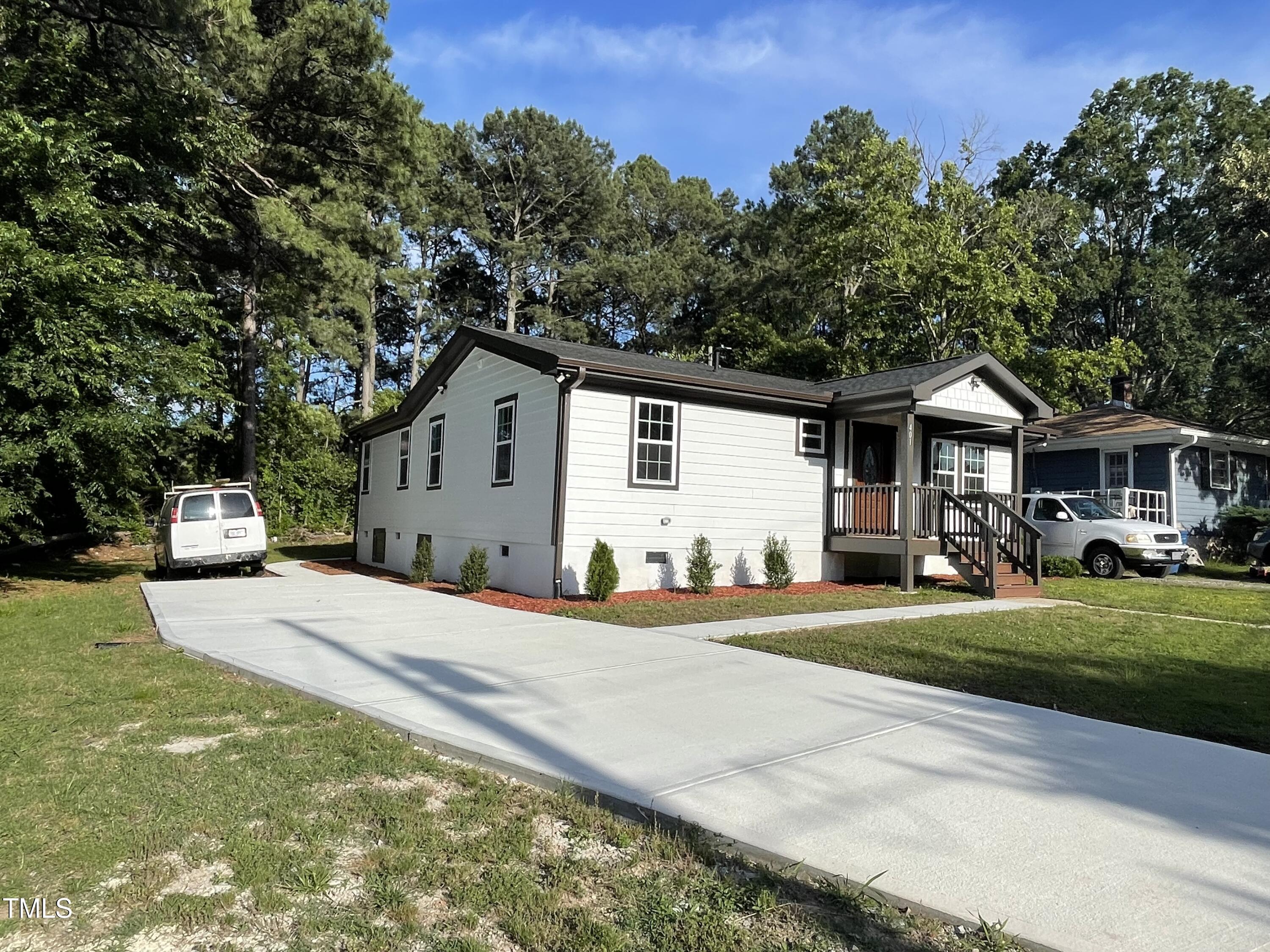 Property Photo: 401 Commonwealth Street NC 27703