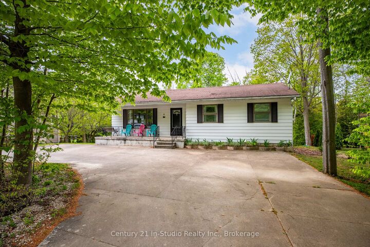 Property Photo: 6 Carson Lake Crescent ON N0H 2G0