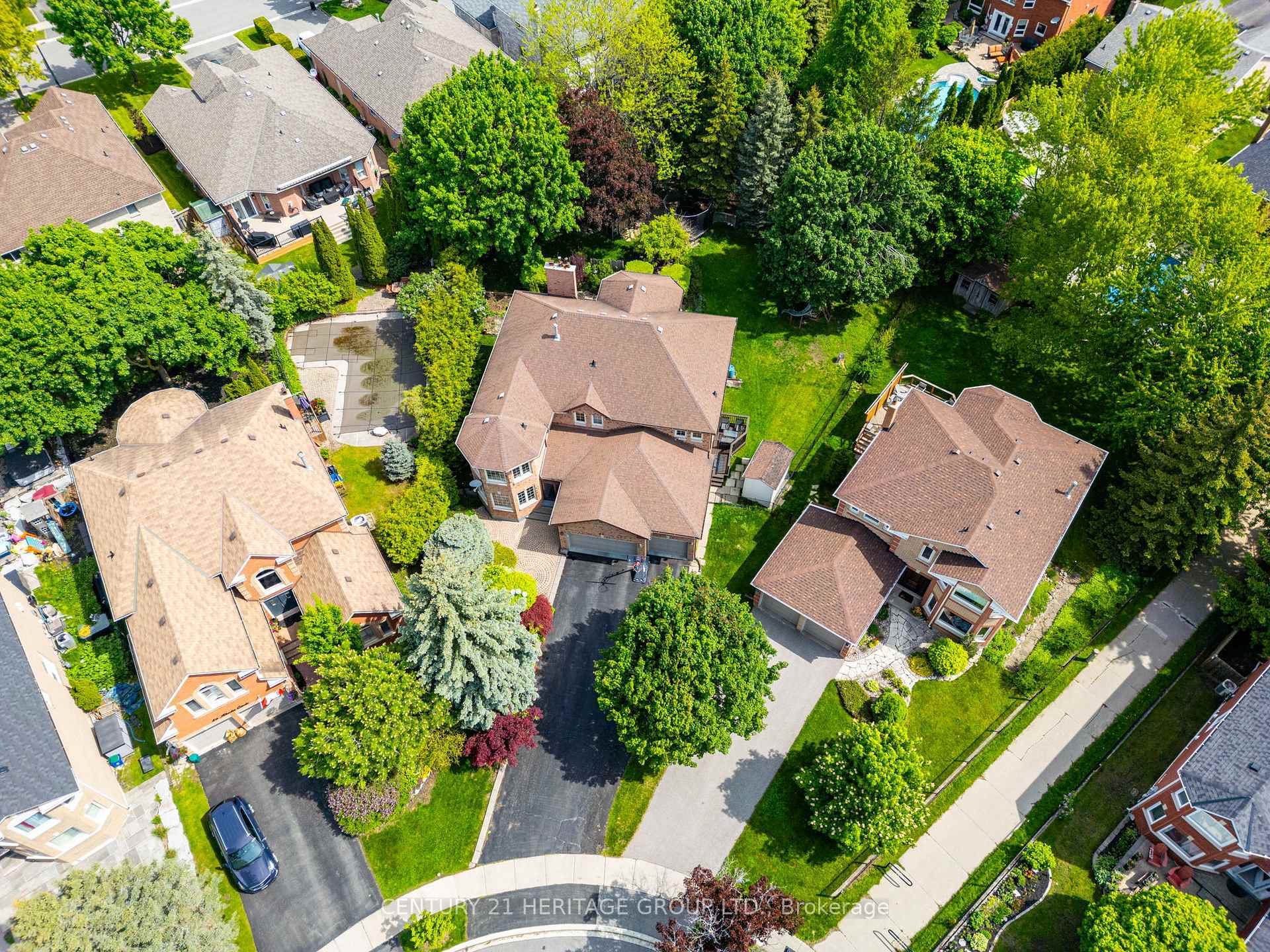 Property Photo: 82 Rhodes Circle ON L3X 1V2