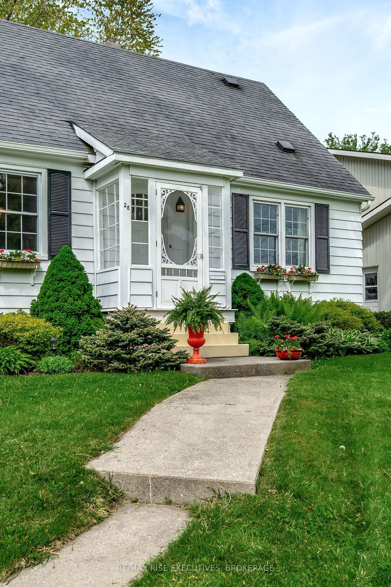 Photo de la propriété:  28 Lemoine Street  ON K8P 4G7 