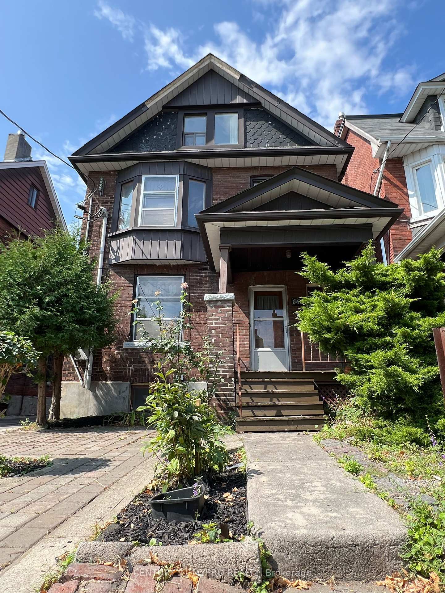Photo de la propriété: 664 Shaw Street ON M6G 3L7