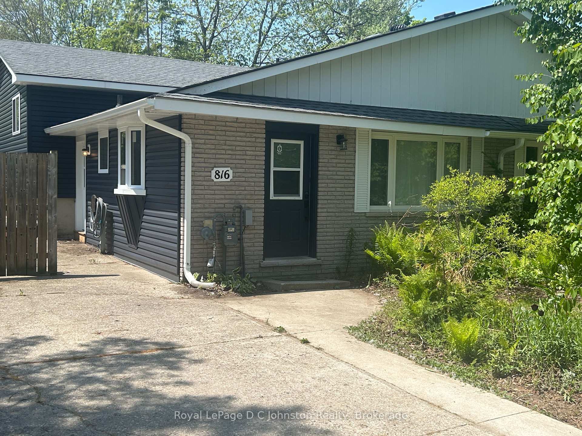 Property Photo:  816 River Street E  ON N0H 2C4 