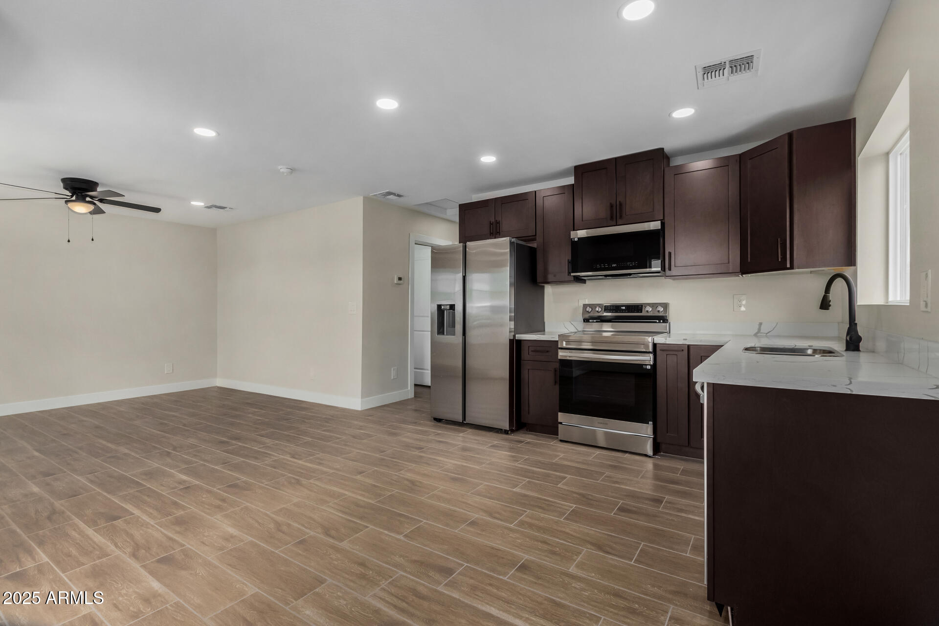 Property Photo: 1009 S 17th Avenue AZ 85007