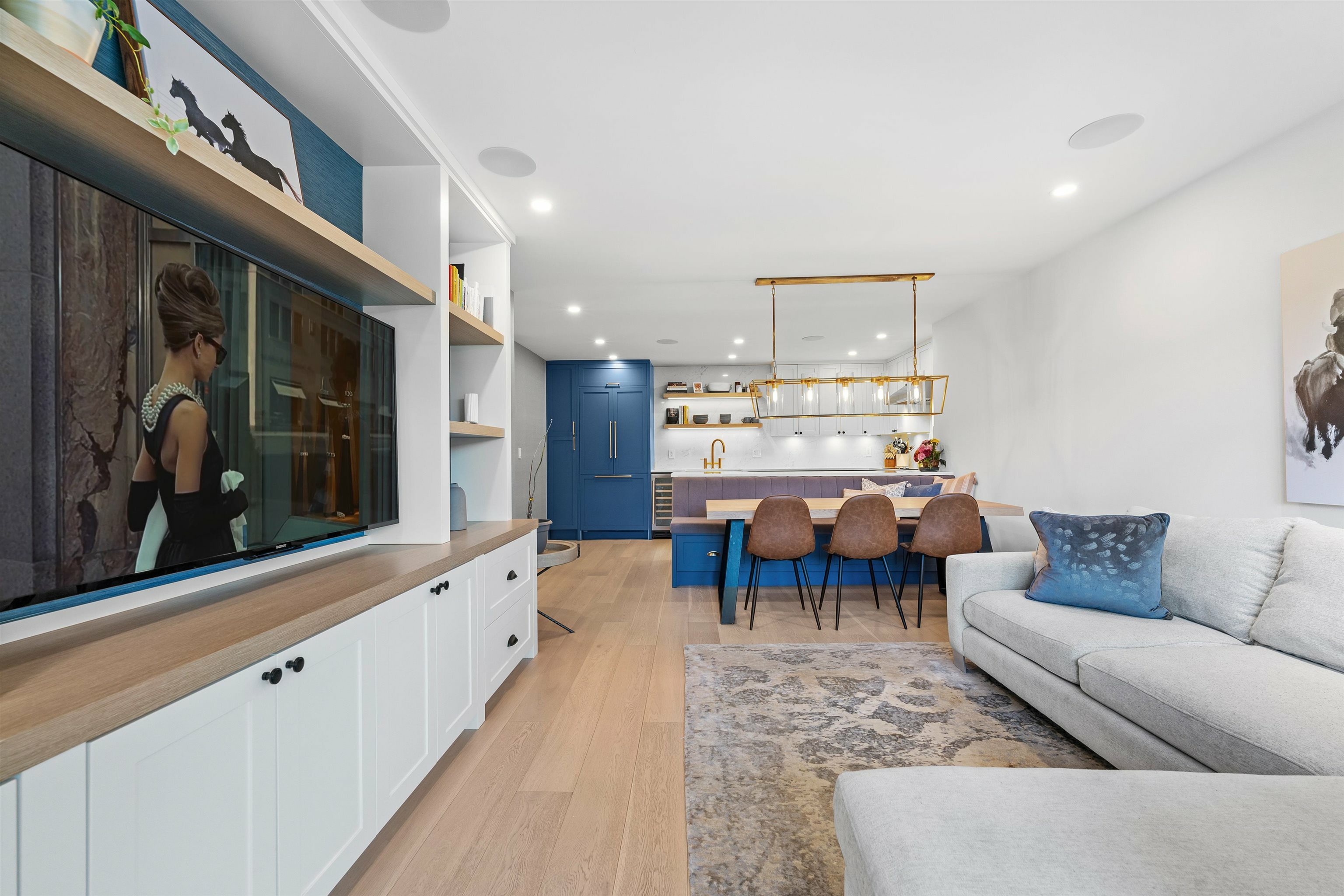 Property Photo: 2121 W 6th Avenue 215 BC V6K 1V5