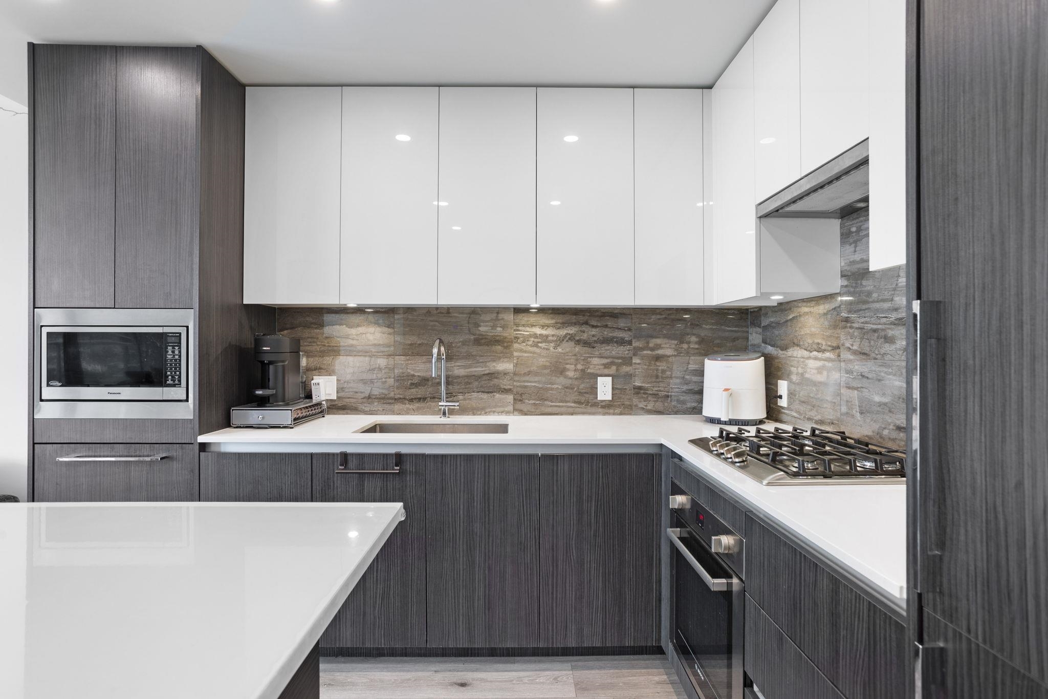 Property Photo: 1888 Gilmore Avenue 2209 BC V5C 0L2
