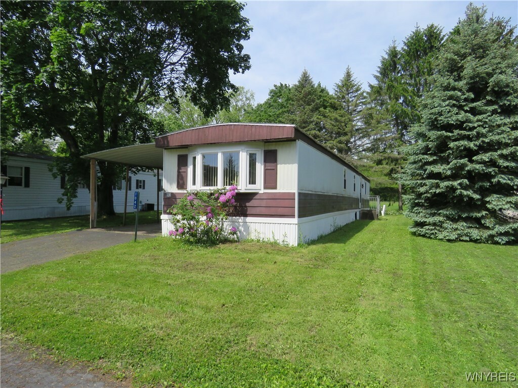Property Photo: 1042 Wish Circle Road NY 14052