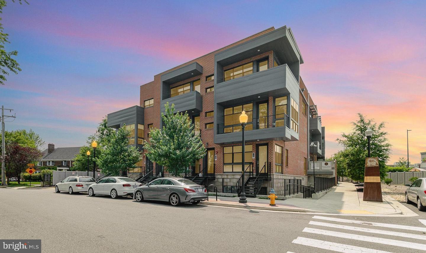 Property Photo: 1110 South Highland Street 3 VA 22204