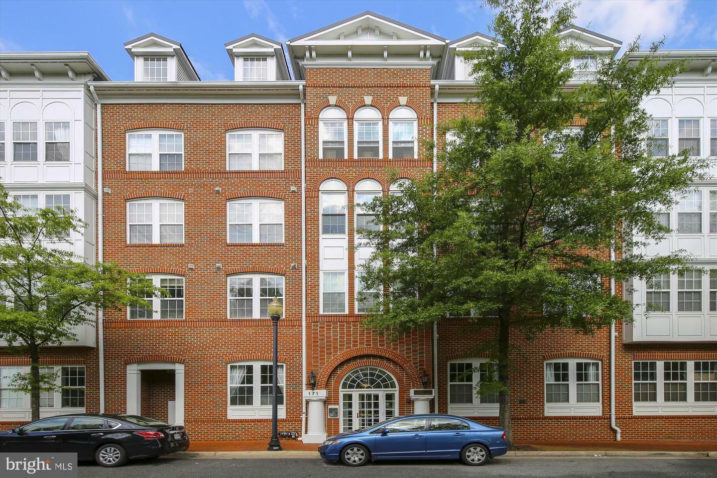 Property Photo: 171 Somervelle Street 402 VA 22304