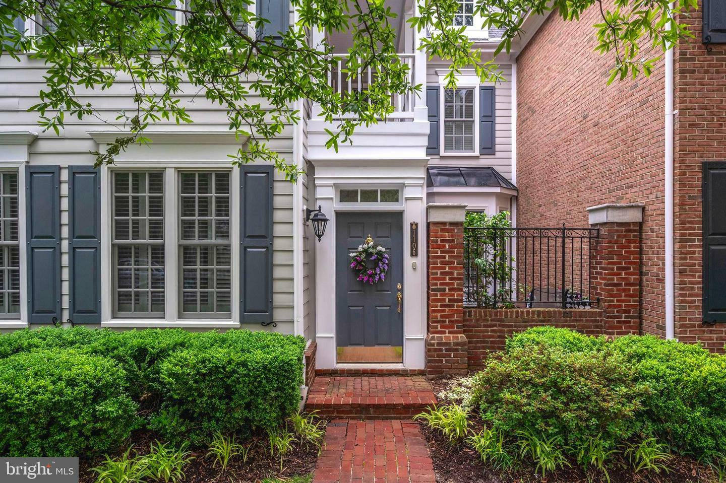 Property Photo: 1106 Roundhouse Lane VA 22314