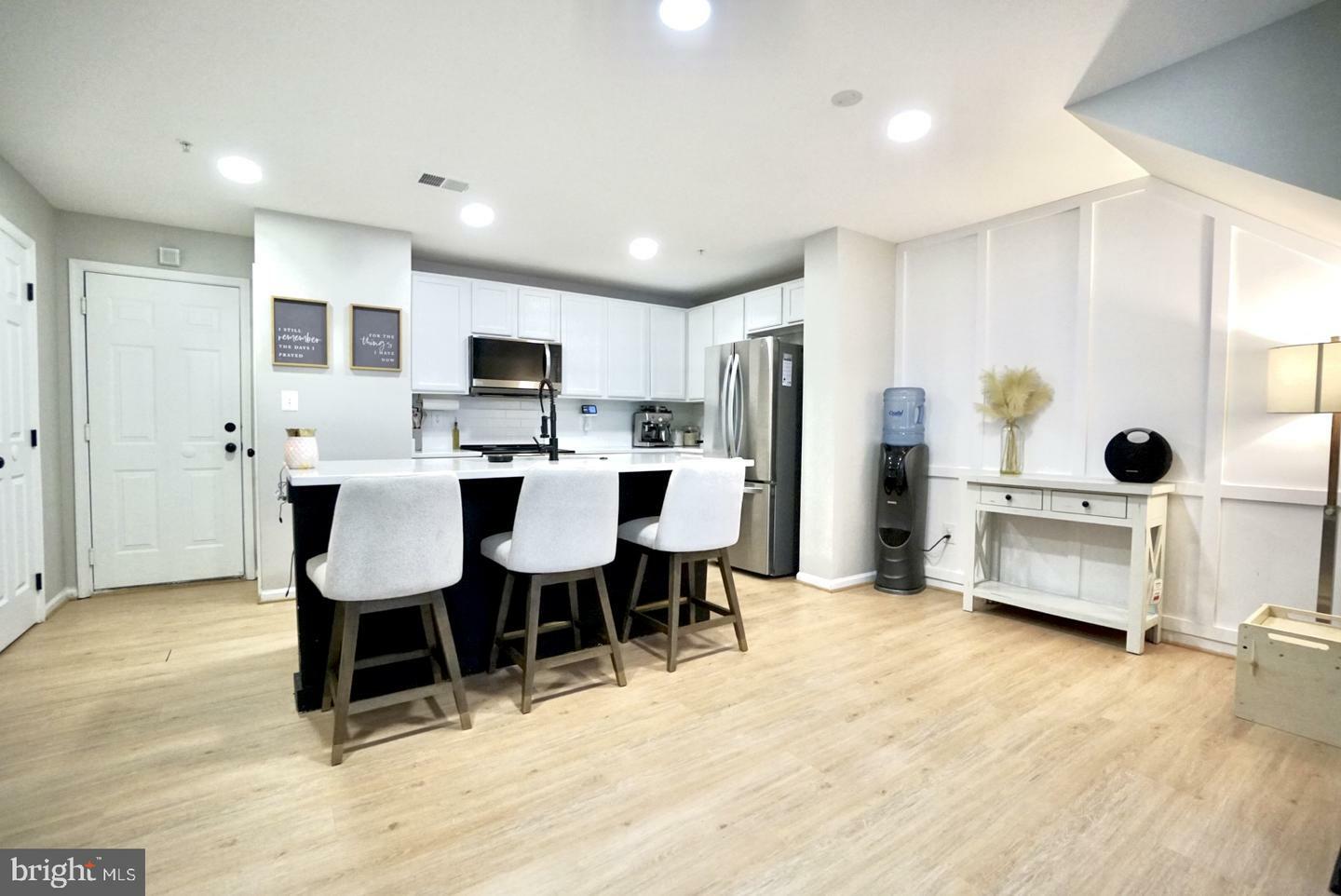 Property Photo: 5045 Anchorstone Drive 5045 VA 22192