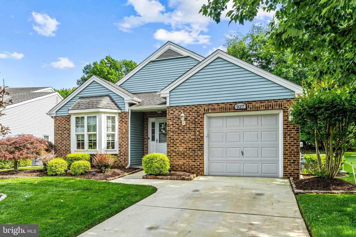 Property Photo: 927 S Larkspur Place NJ 08054
