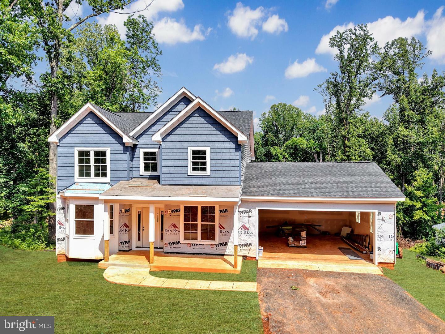 Property Photo: 5393 Merry Oaks VA 20198