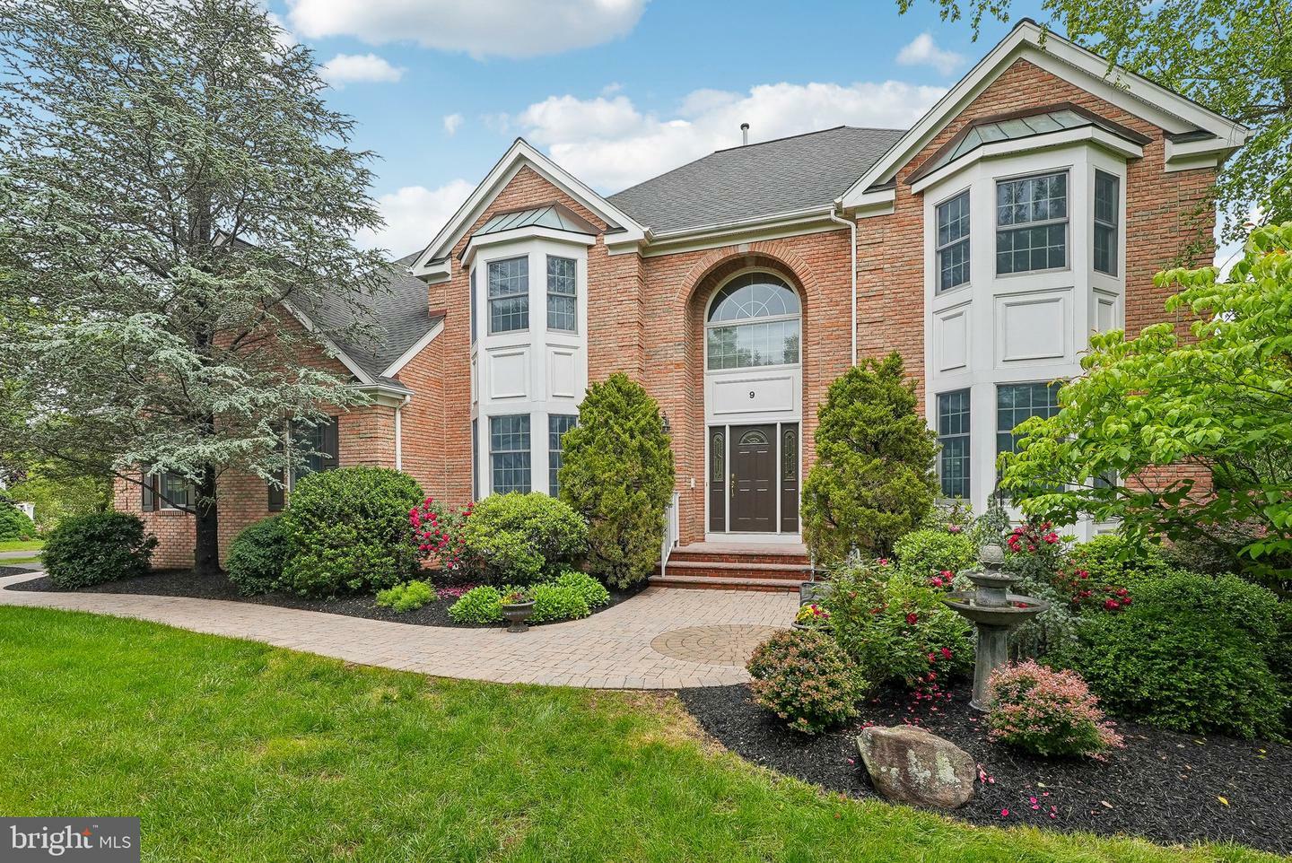 Property Photo:  9 Labaw Way  NJ 08502 