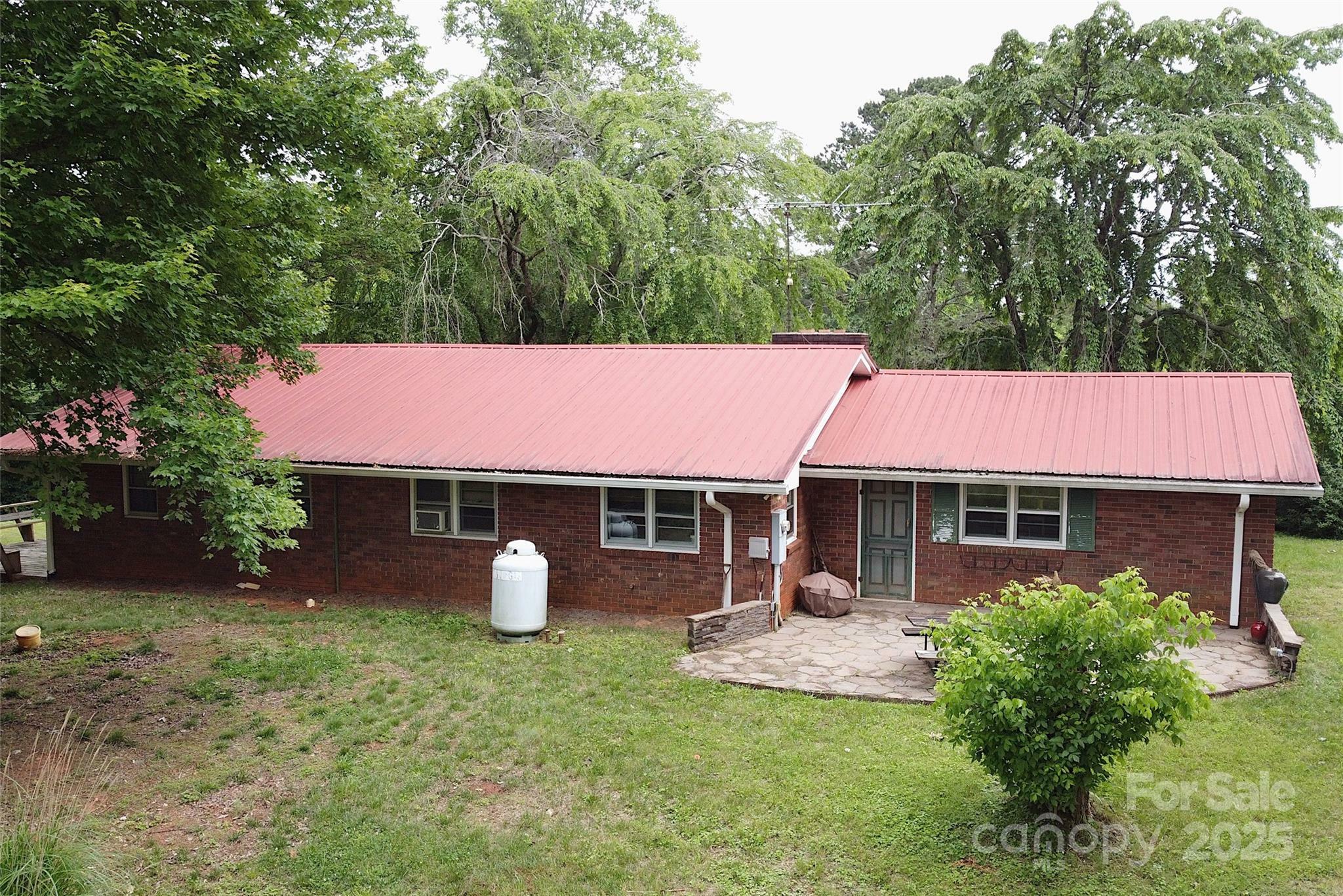 Property Photo: 981 Dehart Community Center Road NC 28635