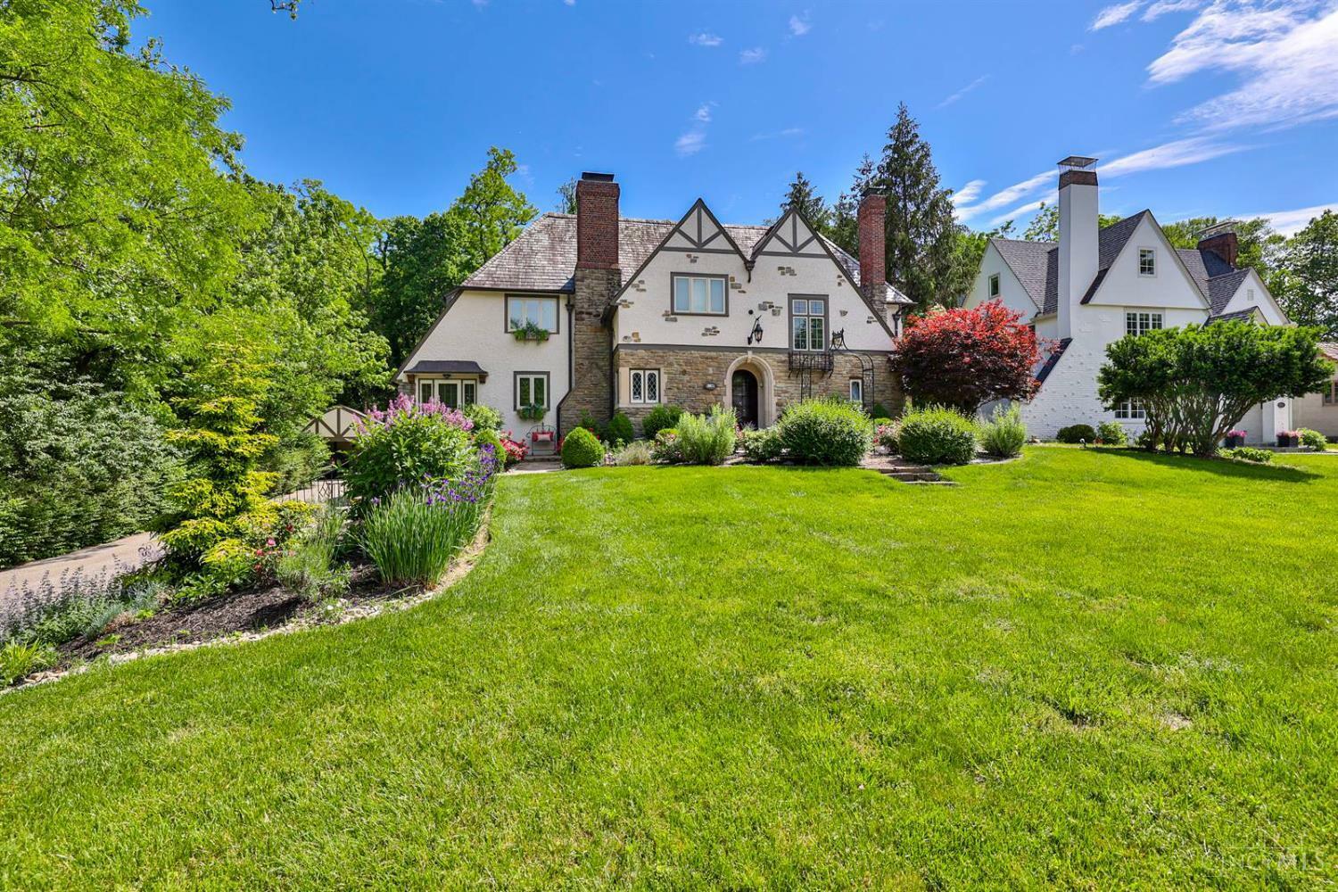 Property Photo: 3075 Victoria Avenue OH 45208