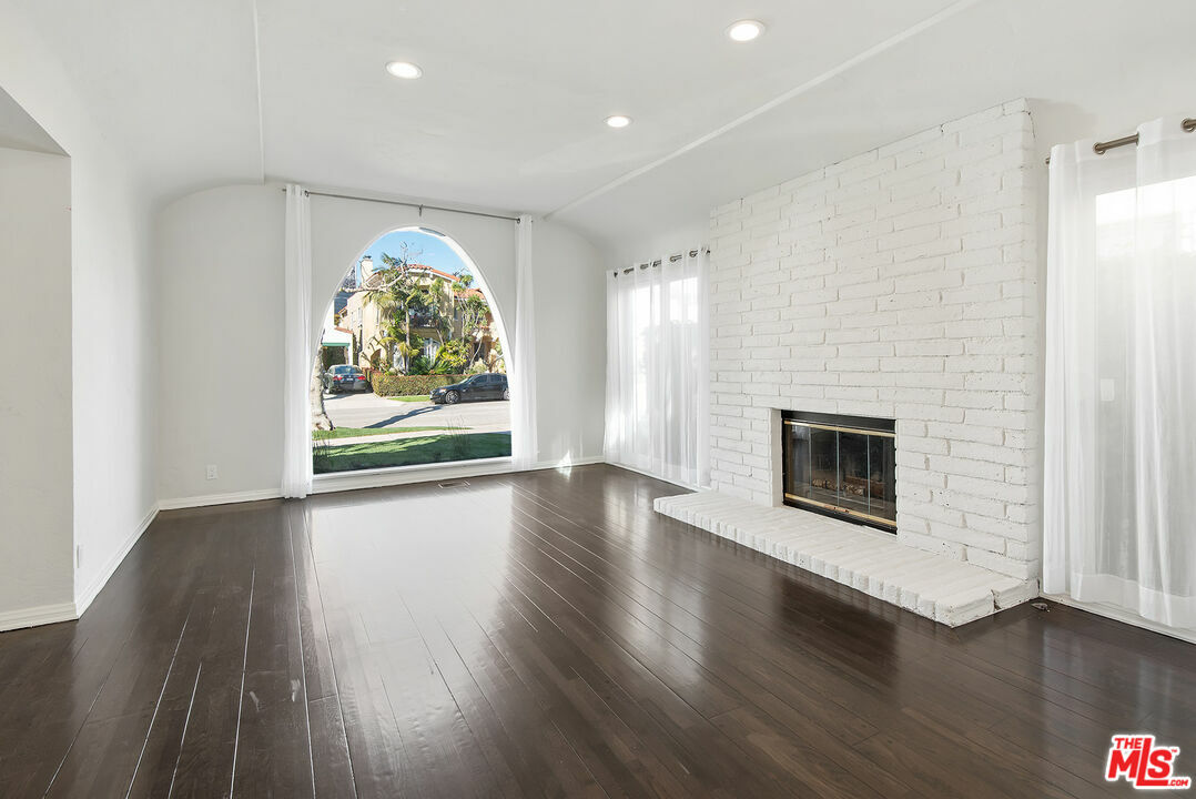 Property Photo:  426 S Bedford Dr  CA 90212 