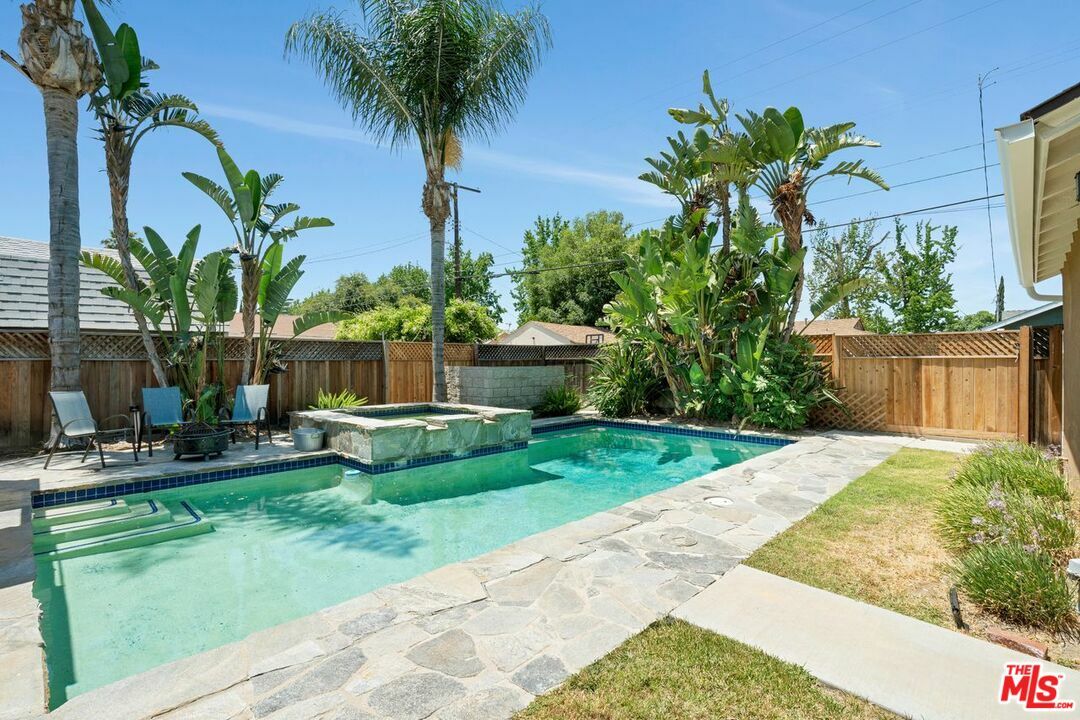 Property Photo:  7513 Louise Ave  CA 91406 