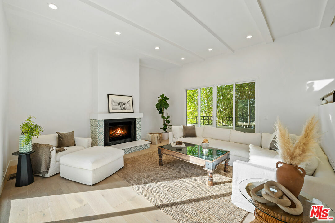 Property Photo: 4148 Sunswept Dr CA 91604