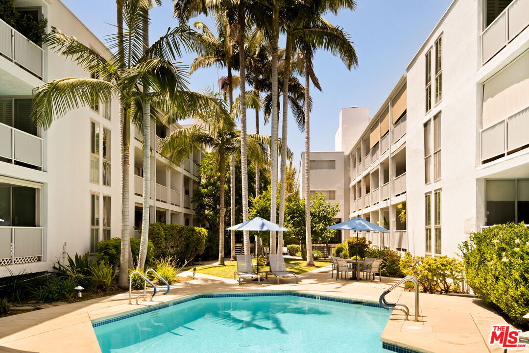 Property Photo:  850 N Kings Rd  CA 90069 