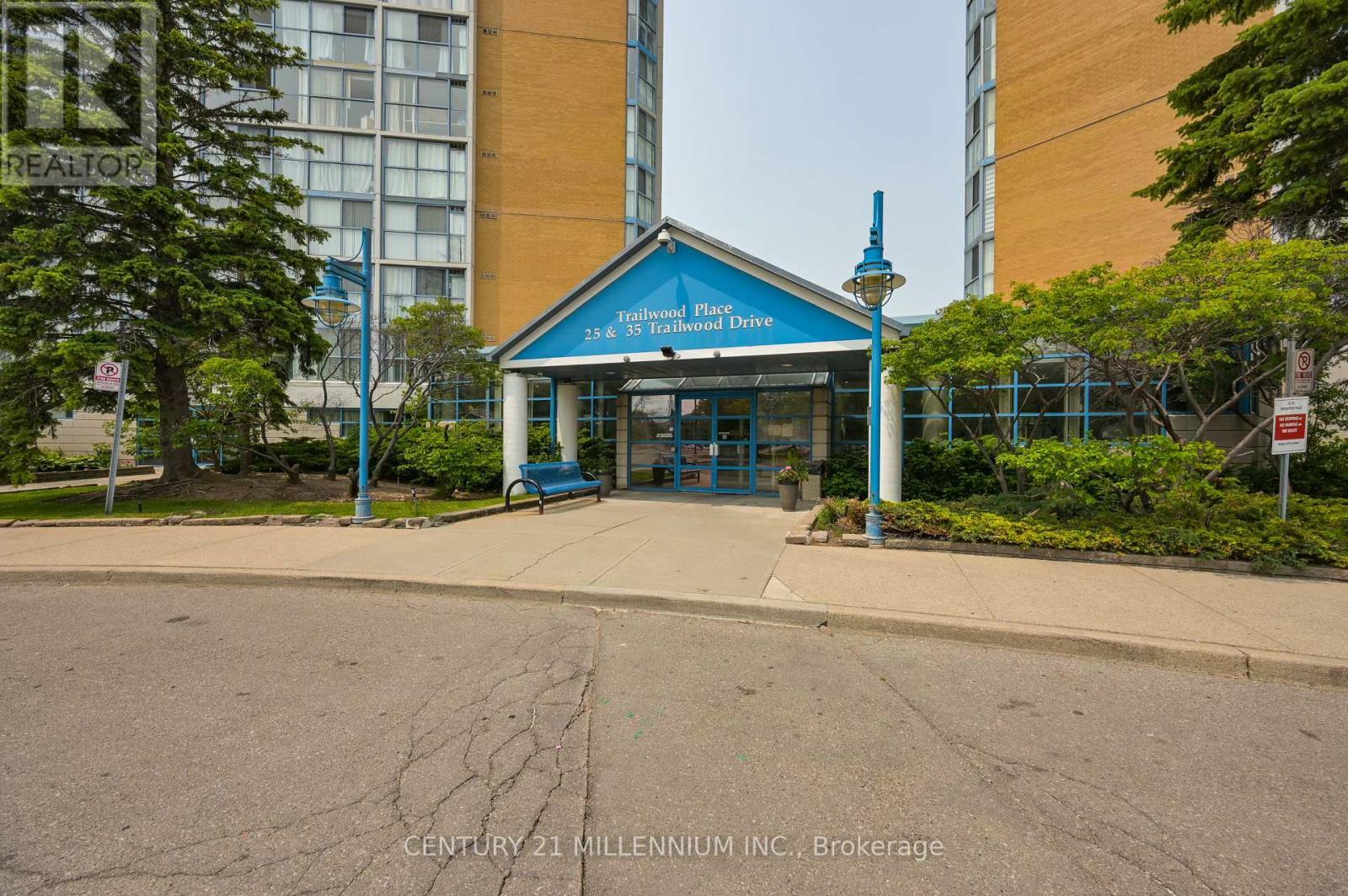 Property Photo: 35 Trailwood Drive 913 ON L4Z 3L6