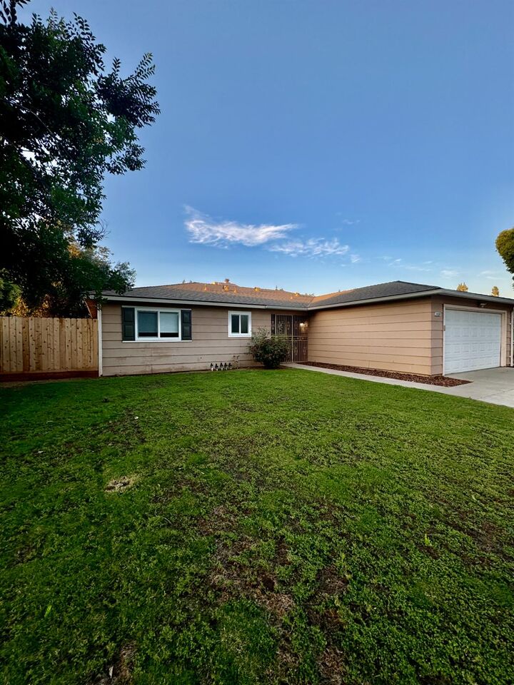 4468 W San Jose Avenue  Fresno CA 93722 photo