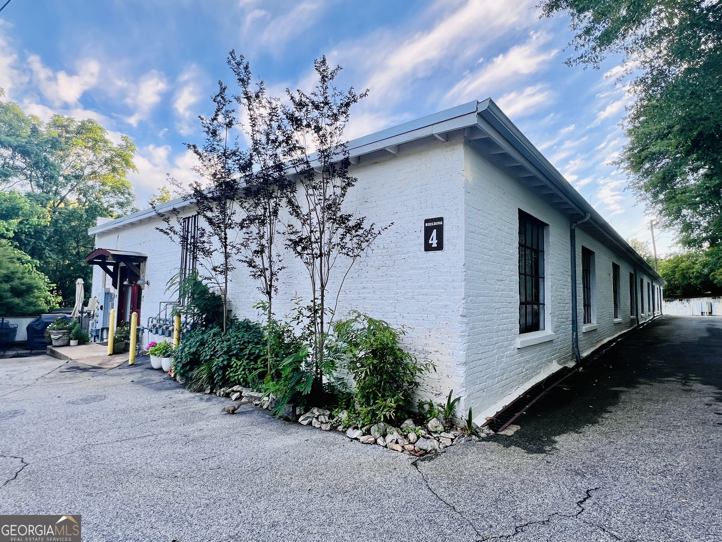 Property Photo: 585 White Circle 406 GA 30606