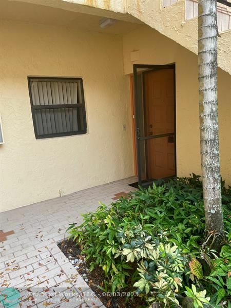 Property Photo: 2836 S Carambola Circle 19107 FL 33066