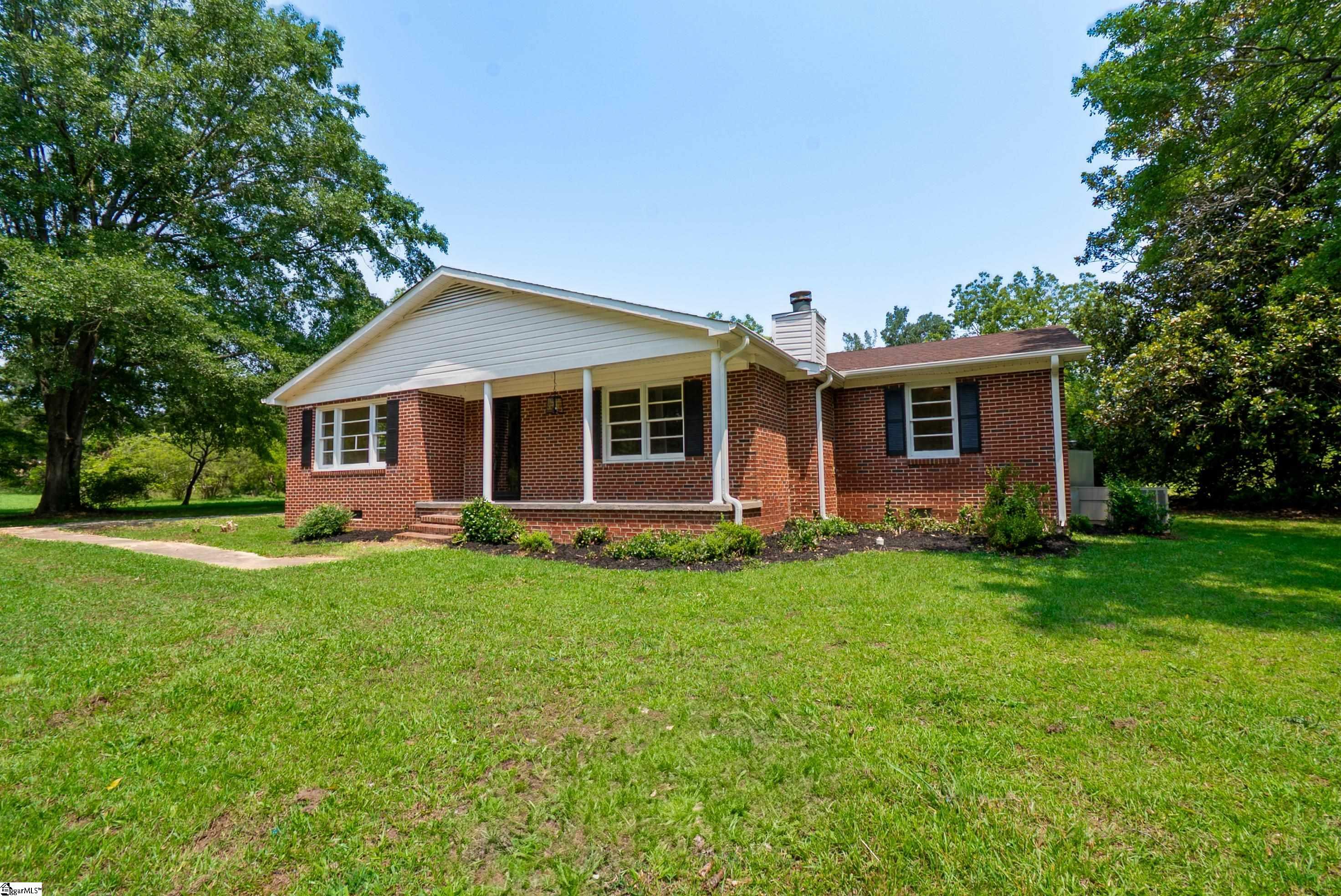 Property Photo: 231 E Hampton Avenue SC 29654