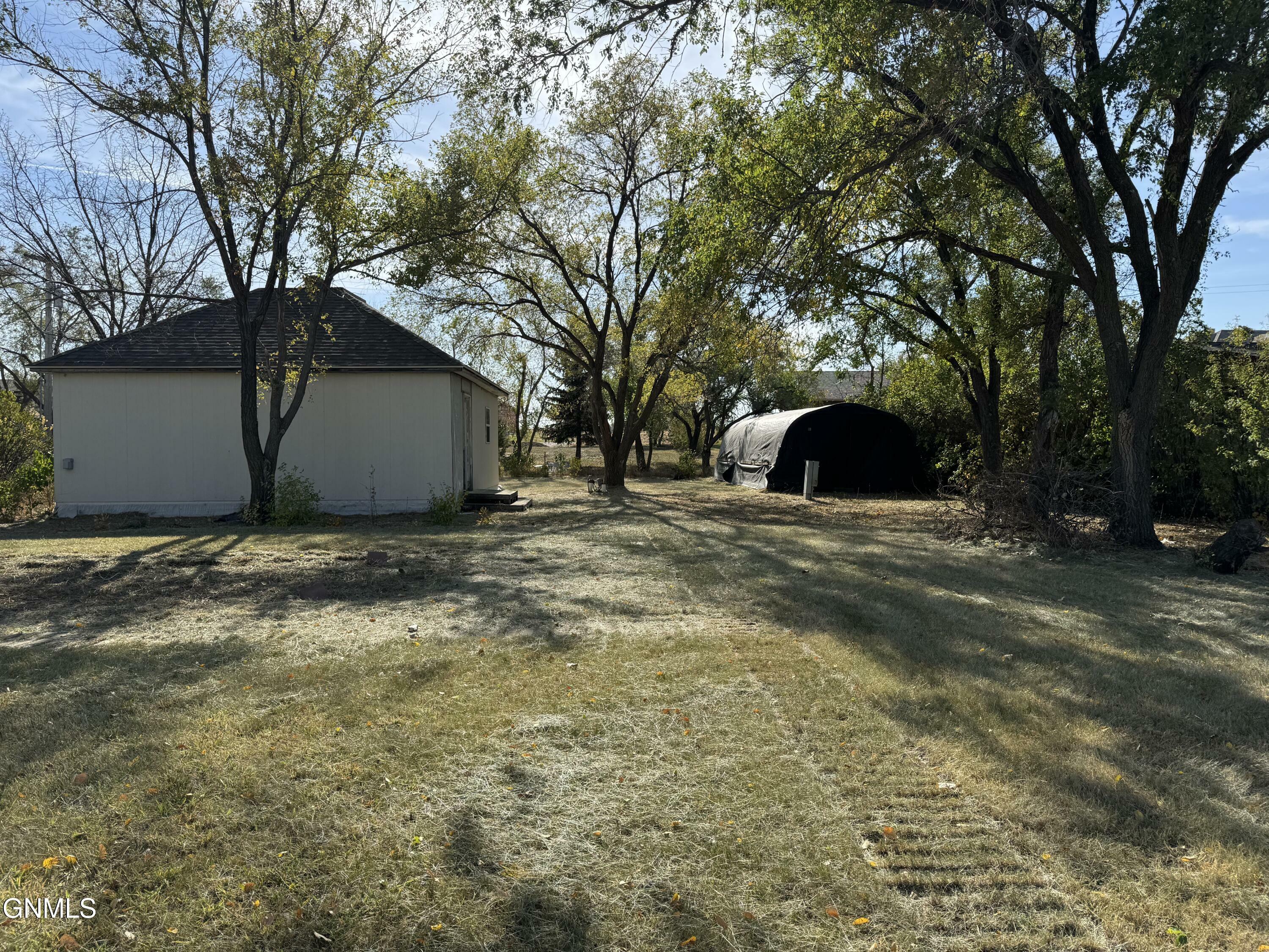 Property Photo: 428 2nd Avenue SE ND 58835