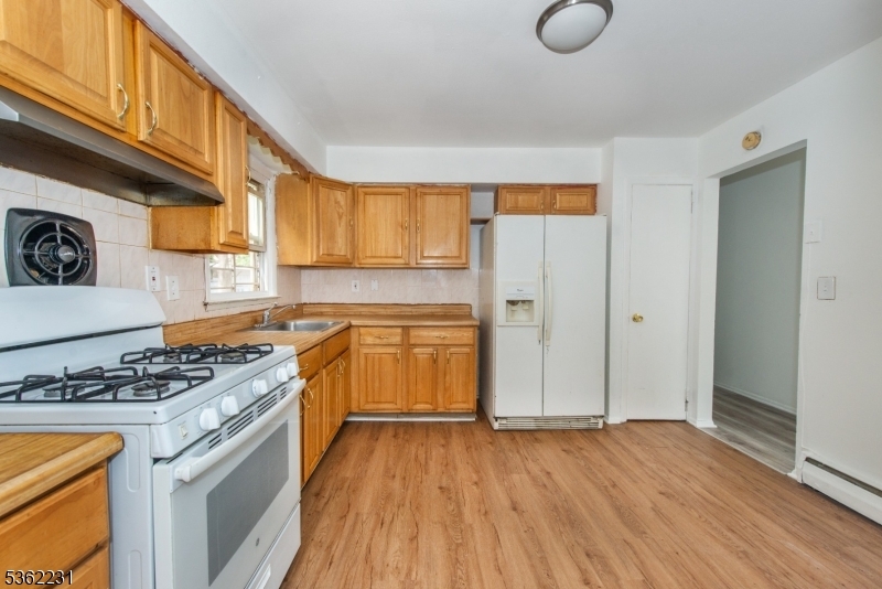 Property Photo:  18 Norwood Ave 1  NJ 07111 