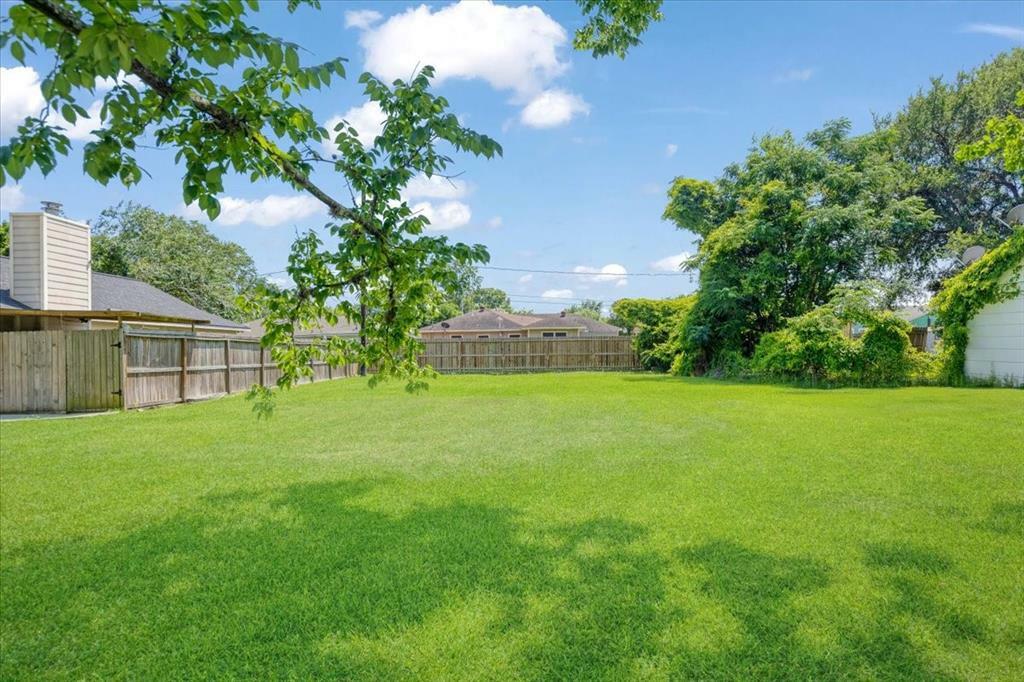 Property Photo: 1807 Ontario Street TX 77520