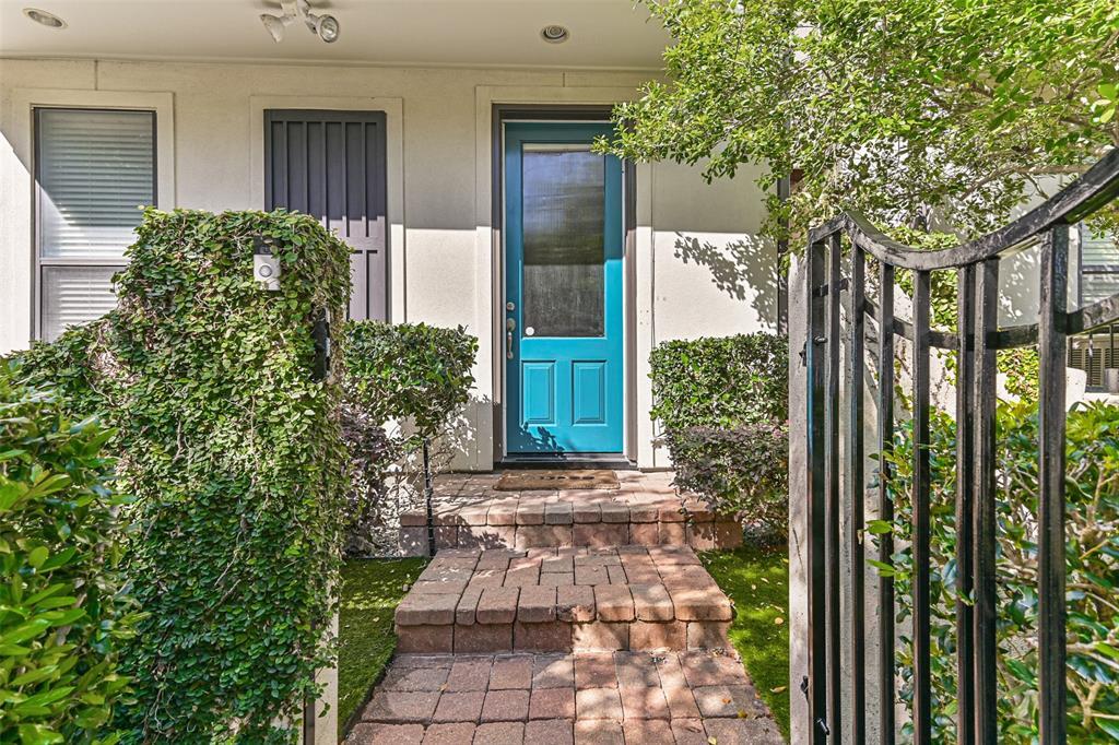 Property Photo:  2425 Polk Street  TX 77003 