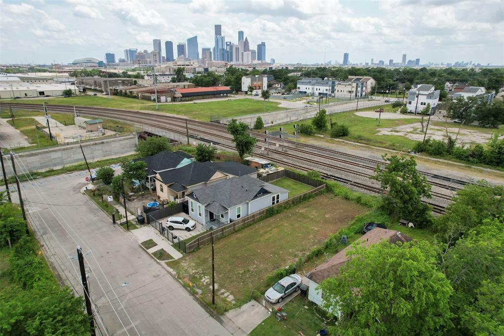 Property Photo: 1909 Semmes Street TX 77026