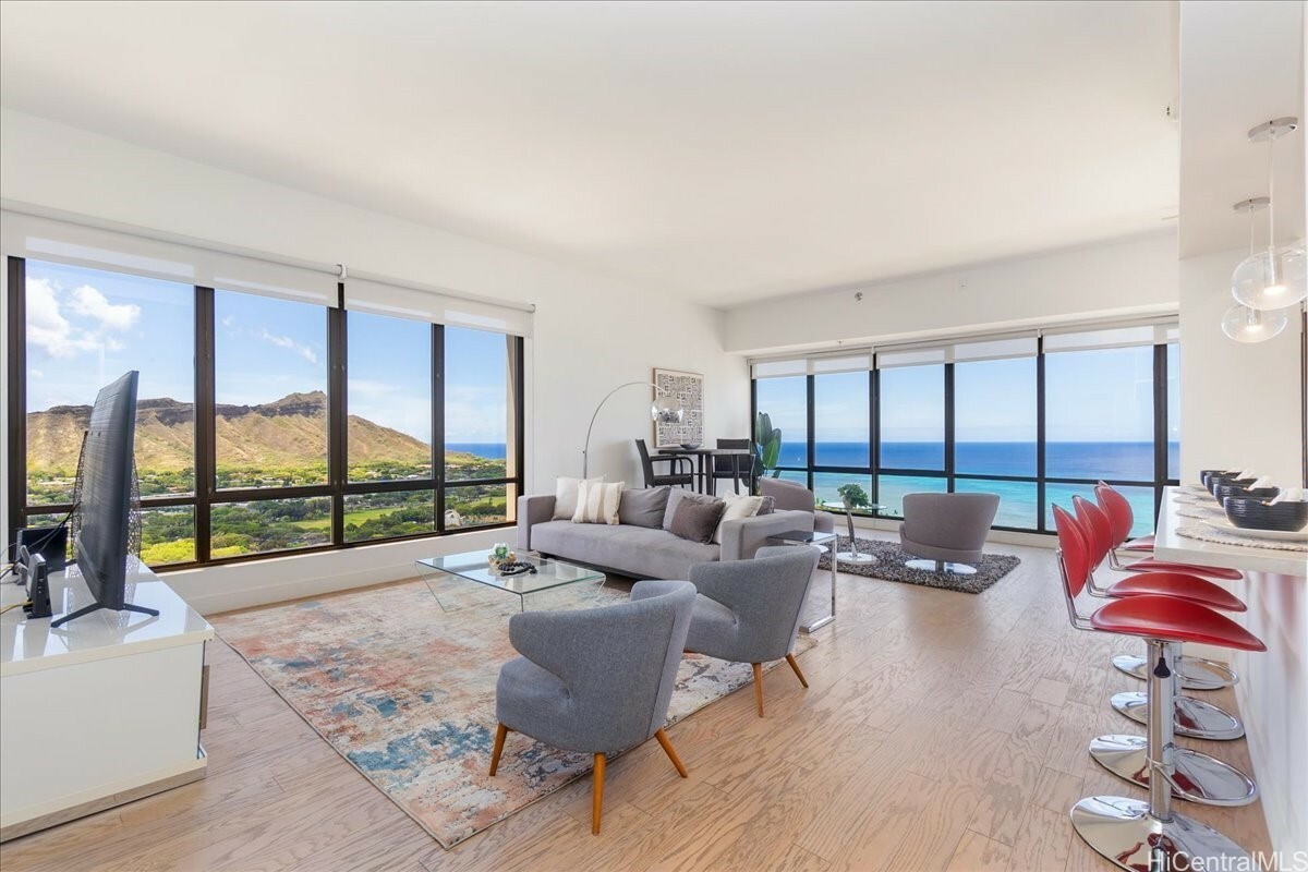 229 Paoakalani Avenue Ph-3807  Honolulu HI 96815 photo