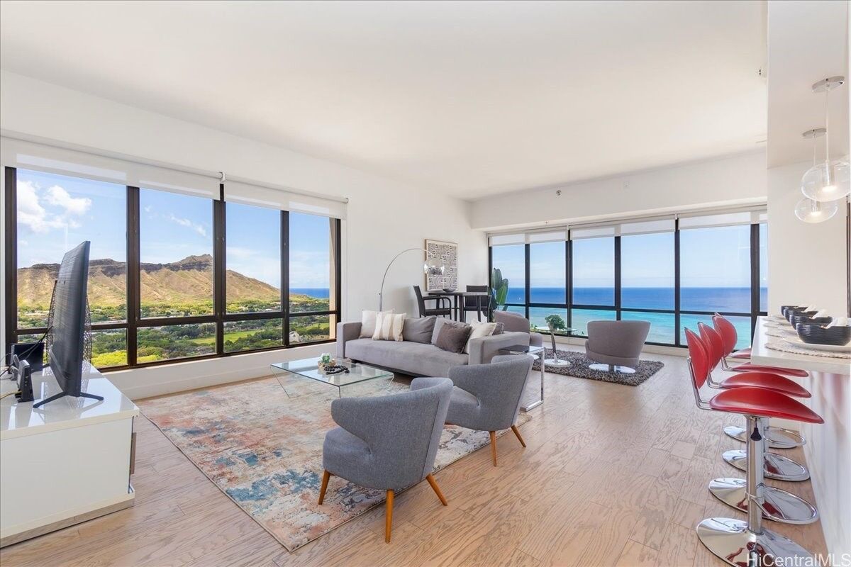 Property Photo:  229 Paoakalani Avenue Ph-3807  HI 96815 