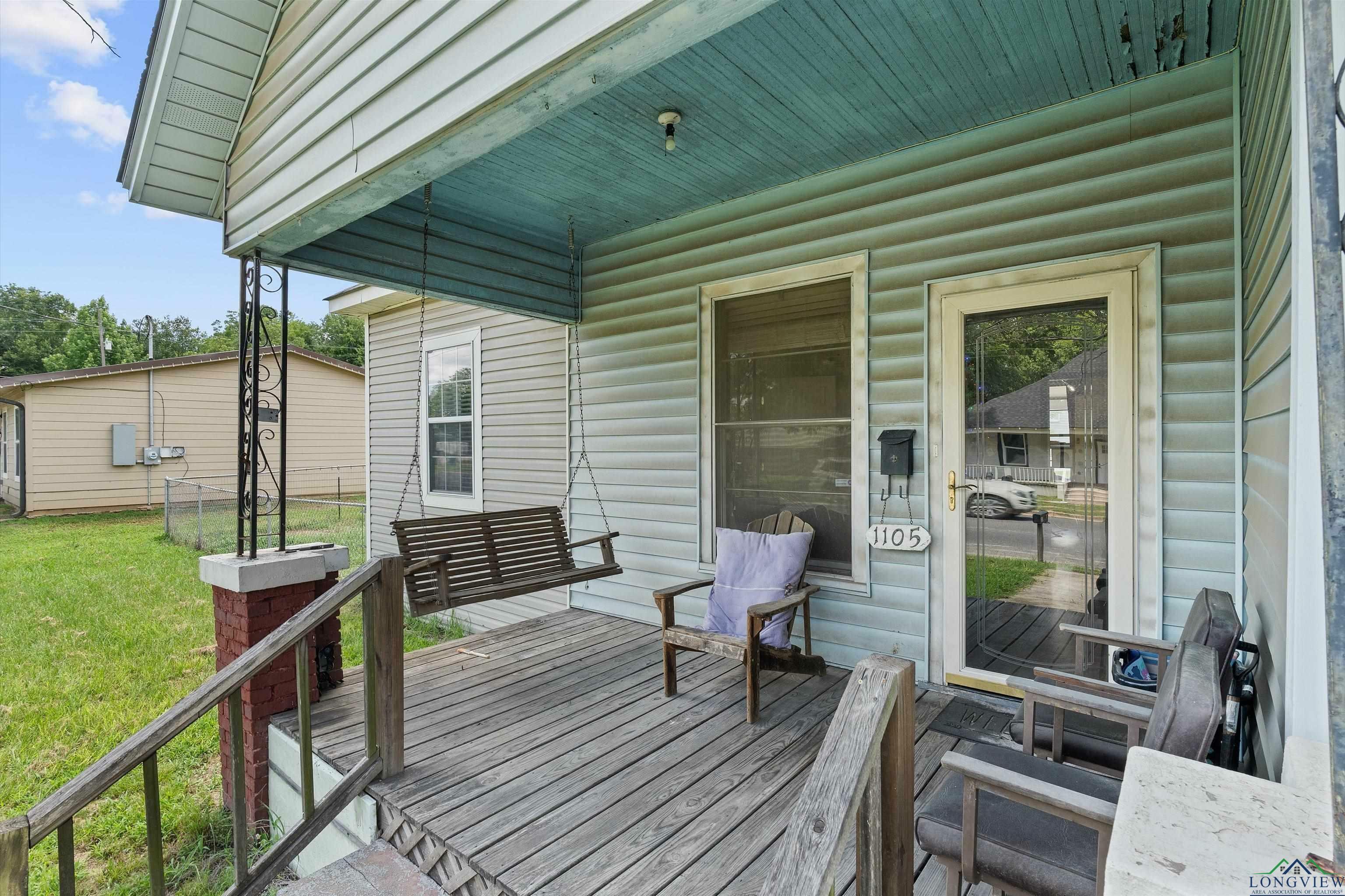 Property Photo:  1105 N Bolivar  TX 75670 