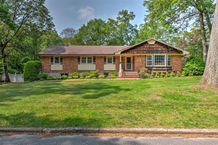 39 Cornwallis Road  East Setauket NY 11733 photo
