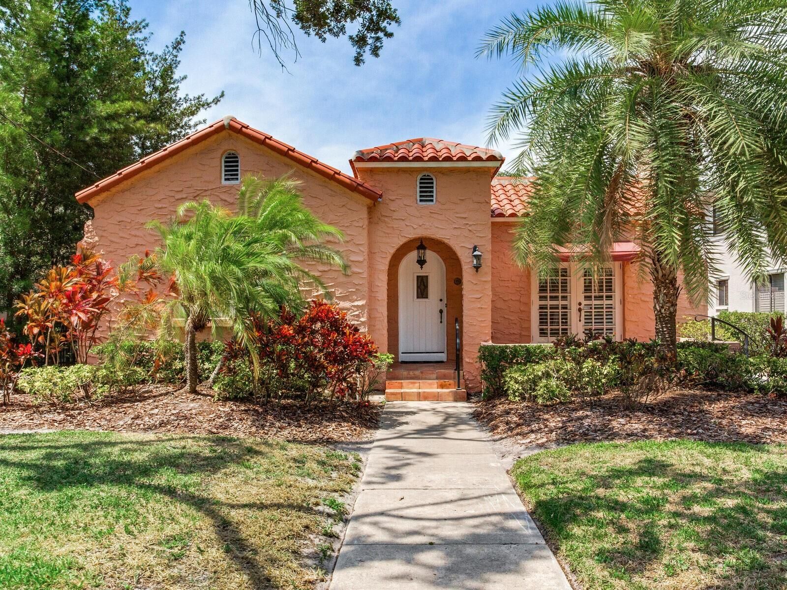 Property Photo:  4521 W Azeele Street  FL 33609 