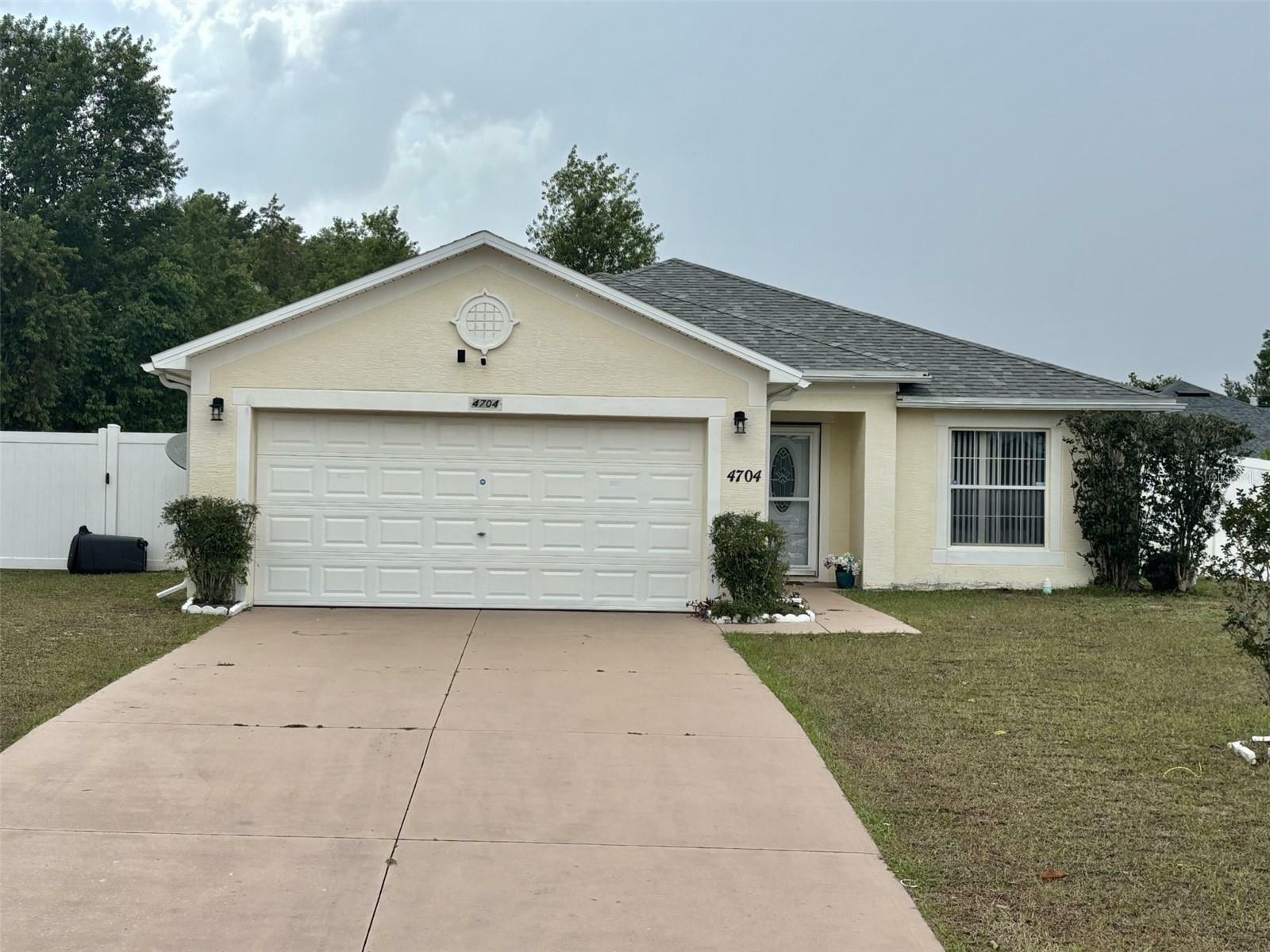 Property Photo: 4704 SW 138th Loop FL 34473