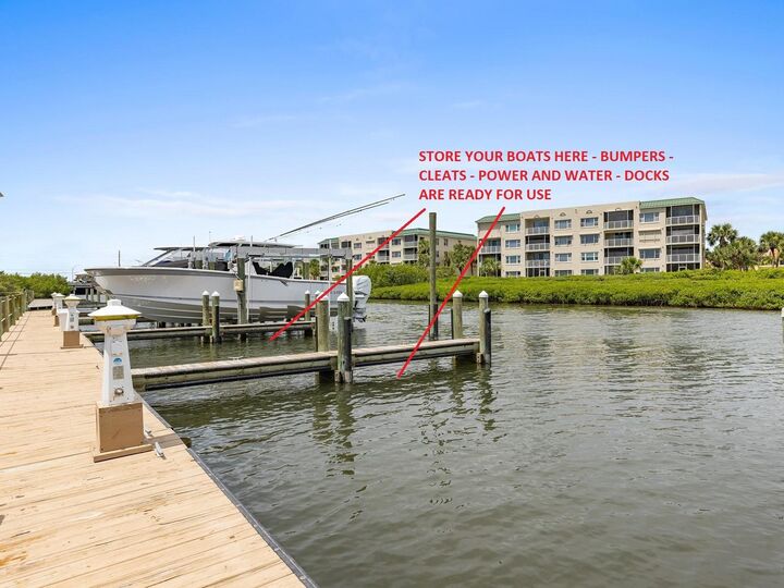 Property Photo: 512 S Peninsula Avenue FL 32169