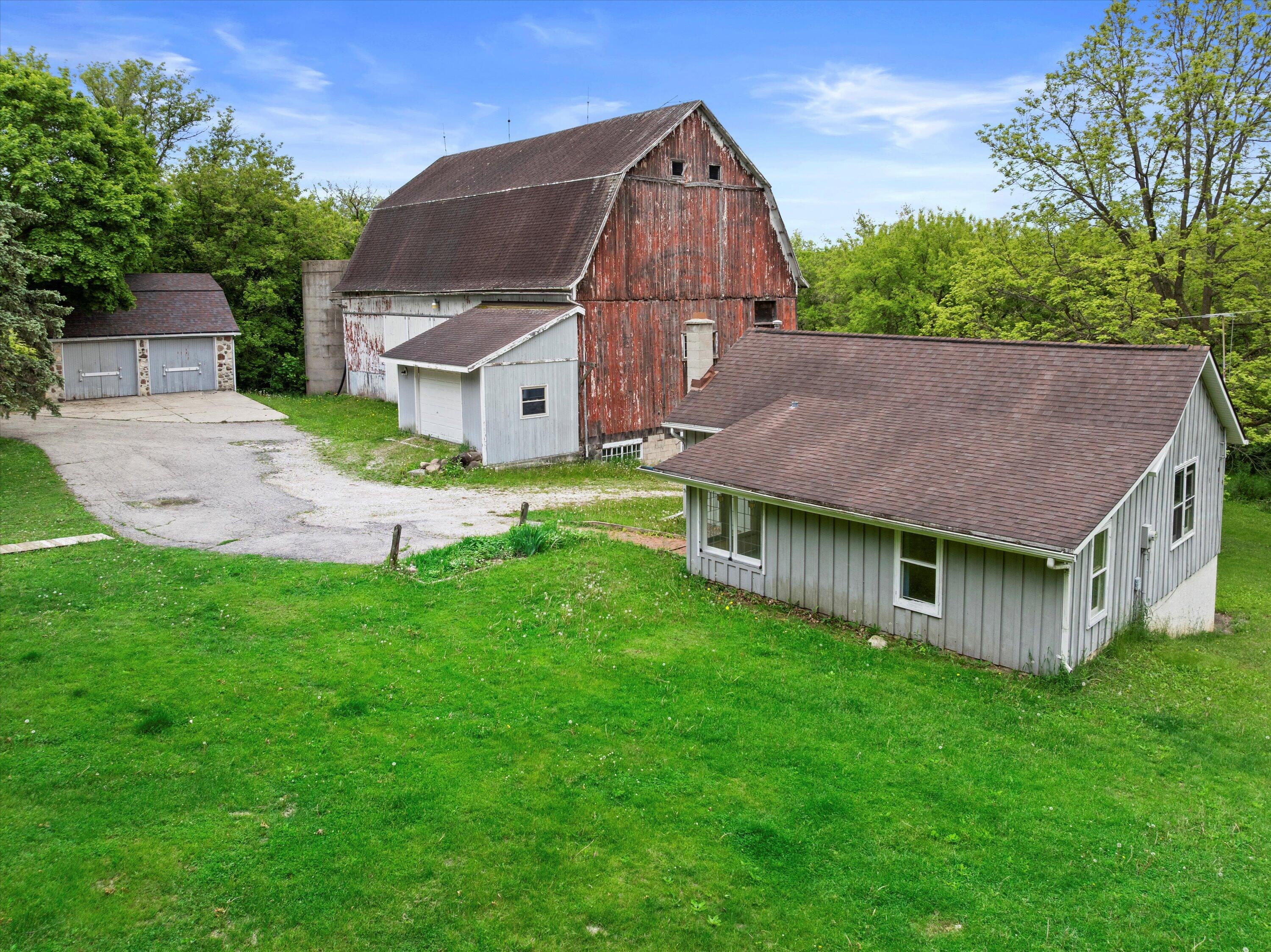 794 Emerald Dr  Erin WI 53027 photo