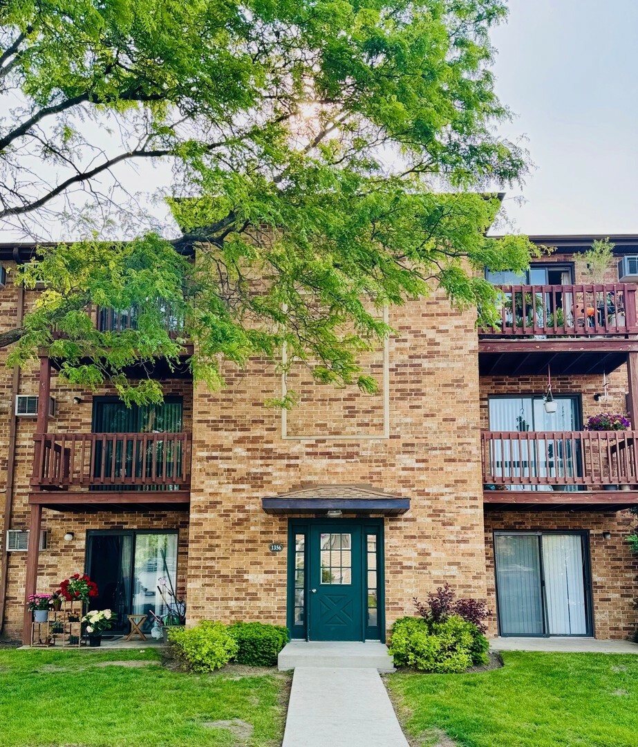 Property Photo: 1356 N Geneva Drive 2A IL 60074